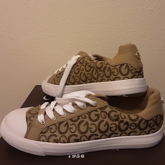 Guess Shoes Size 8 Canvas Monogram Sneakers NWOT - Picture 6 of 16